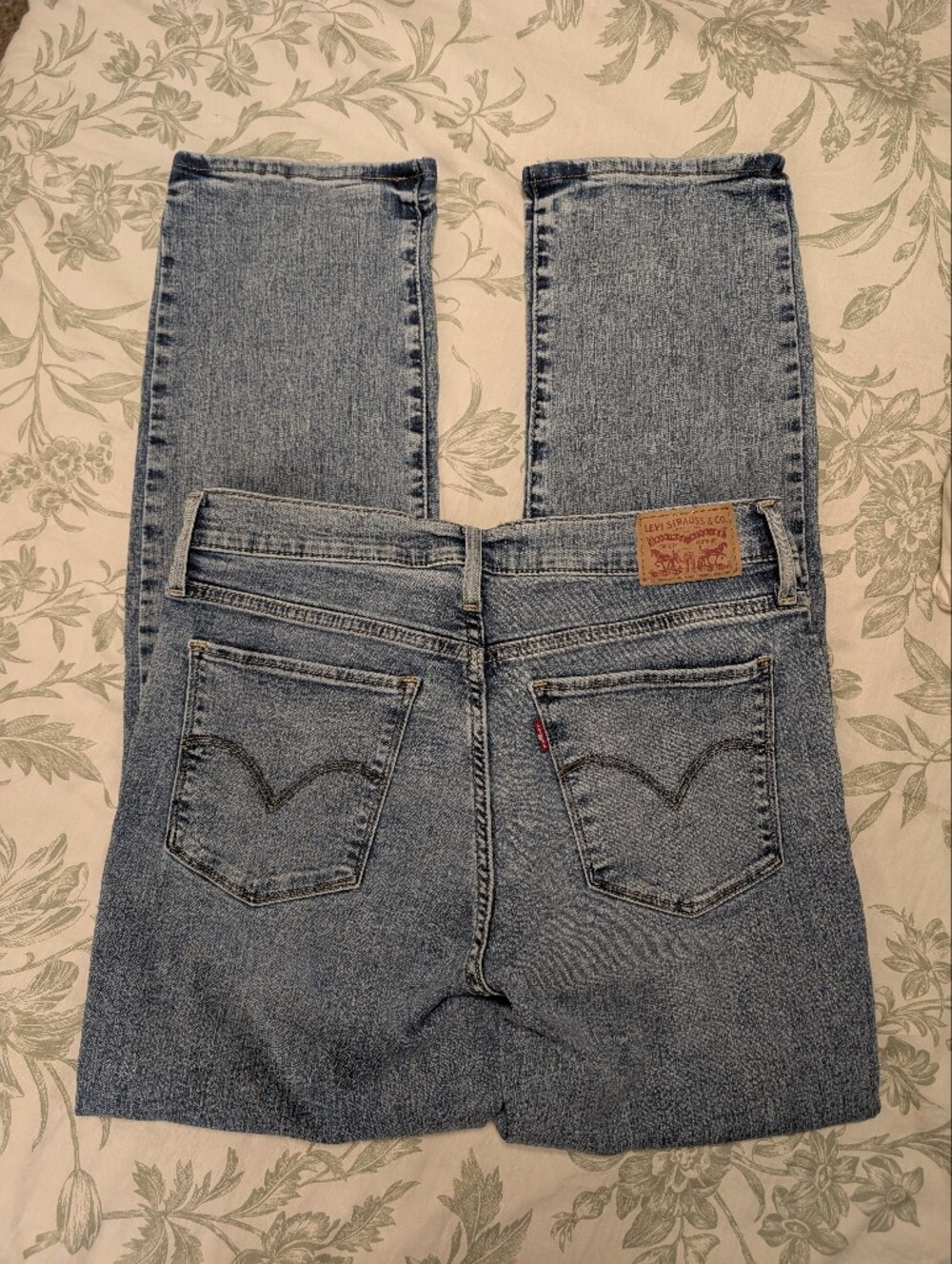 Women's Levi's 314 Shaping Straight Jeans - Picture 4 of 7